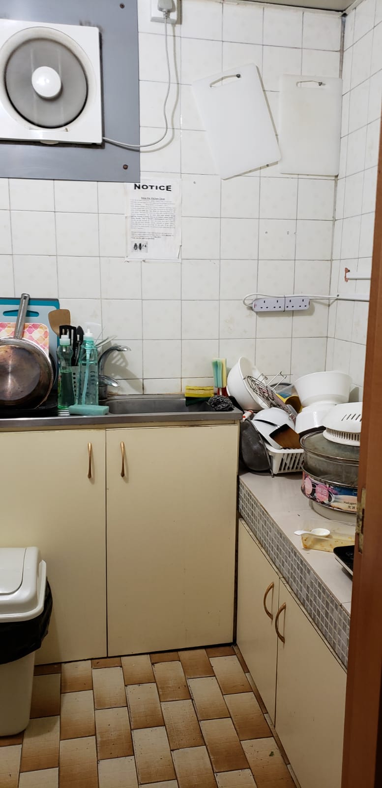 Room C12kitchen image 2